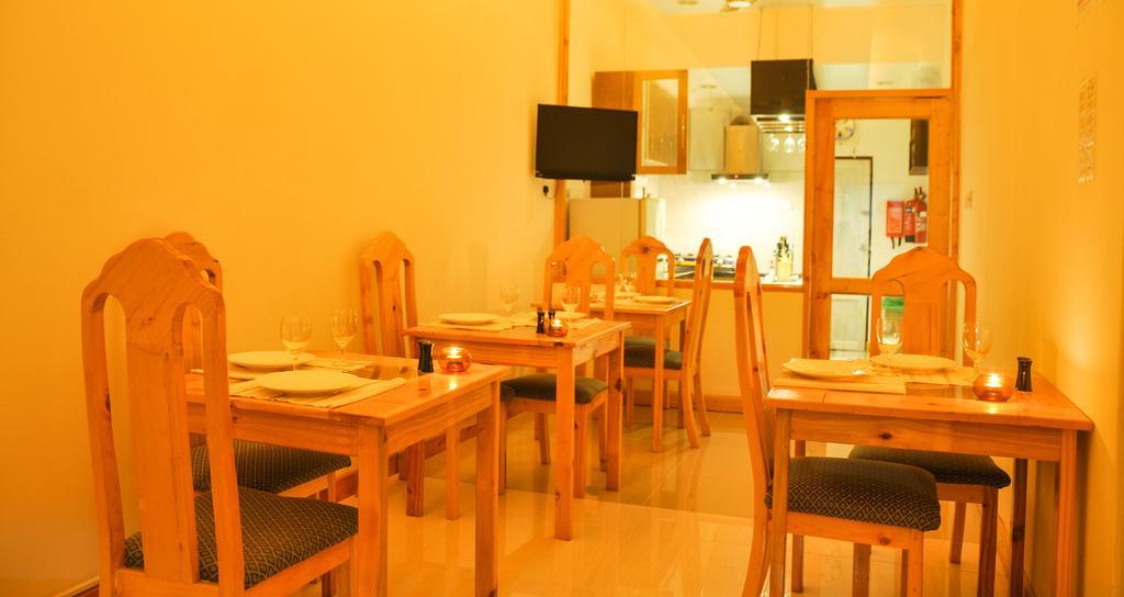 Guraidhoo Inn Room photo